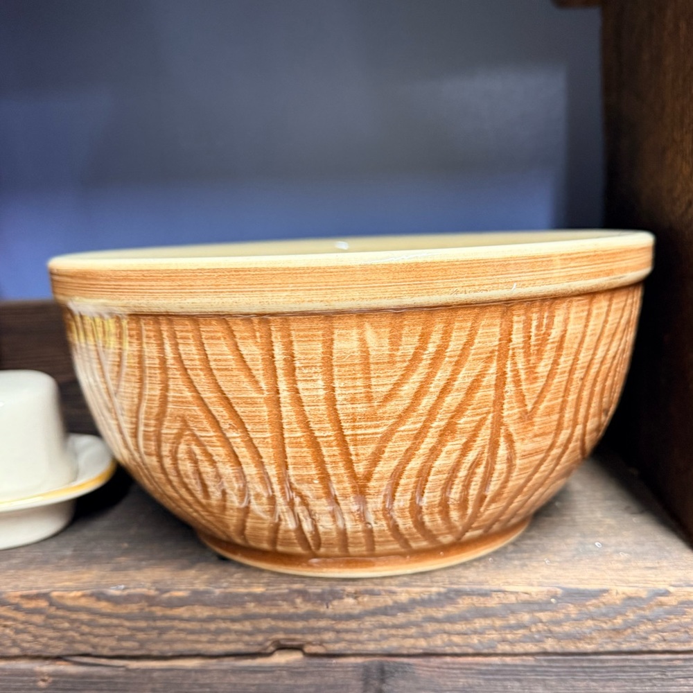 Rare Watt wood grained pattern bowl